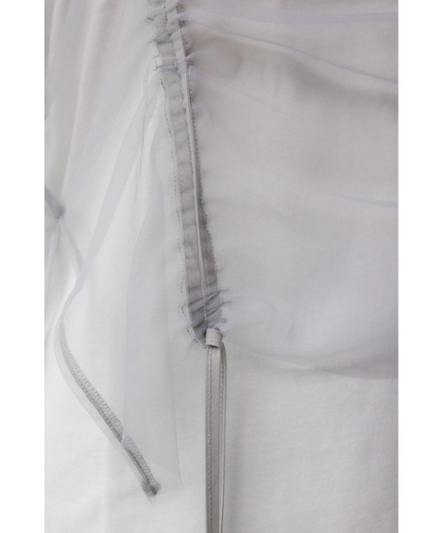 AZUL by moussy(アズールバイマウジー)の「チュールレイヤードドロストトップス(Tシャツ/カットソー・レディース・アイボリー/ブラック/グレー・FREE)」の4枚目の写真