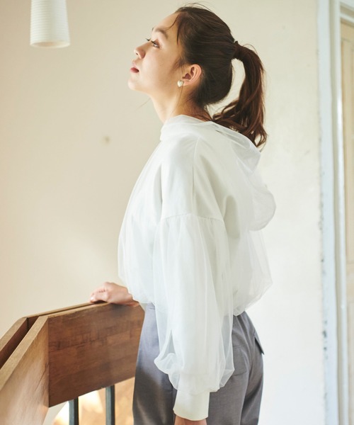 31 Sons de mode(トランテアン ソン ドゥ モード)の「チュールレイヤードパーカー(パーカー・レディース・オフホワイト/グレー・フリー)」の5枚目の写真