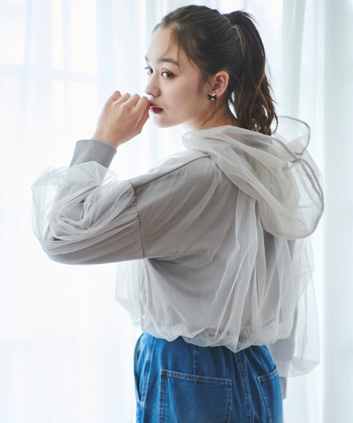 31 Sons de mode(トランテアン ソン ドゥ モード)の「チュールレイヤードパーカー(パーカー・レディース・オフホワイト/グレー・フリー)」の13枚目の写真