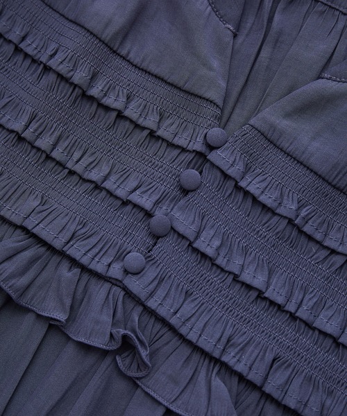 VIS（ビス）の「割繊シャーリングミニフリルブラウス/洗える（シャツ/ブラウス・レディース・チャコールグレー/オフホワイト/ホワイト系その他6/ピンク・FREE）」の6枚目の写真