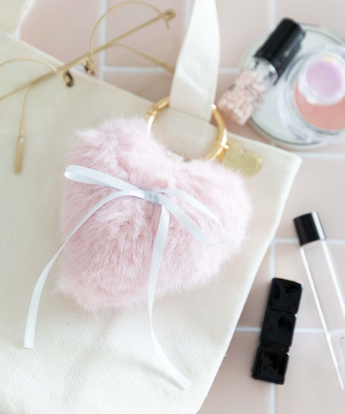 tiny tiny（ティニーティニー）の「ファーモチーフチャーム[tiny tiny(ティニーティニー)]（チャーム・レディース・ホワイト/ピンク/ブルー/イエロー・0）」の4枚目の写真