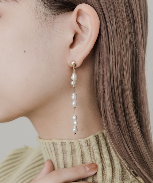 SMELLY(スメリー)の「ランダムパールチェーンピアス(ピアス(両耳用)・レディース・ゴールド系その他・-)」の1枚目の写真