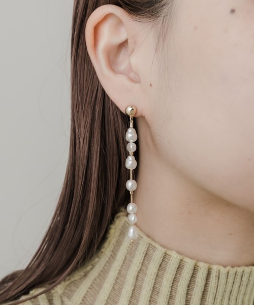 SMELLY(スメリー)の「ランダムパールチェーンピアス(ピアス(両耳用)・レディース・ゴールド系その他・-)」の4枚目の写真