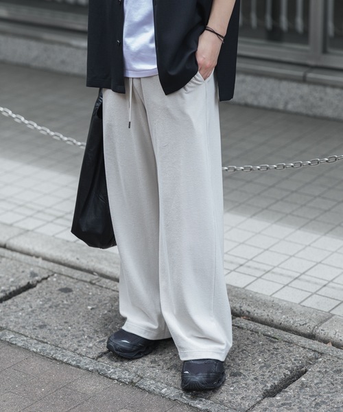 ATTACHMENT(アタッチメント)の「CO/PE ハイゲージパイル ワイドラウンジトラウザーズ / CO/PE HIGH GAUGE PILE WIDE LOUNGE TROUSERS(その他パンツ・メンズ・ライトベージュ/ブラック・2/1/3)」の4枚目の写真