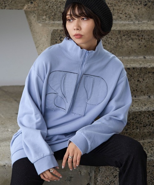 PAGEBOY(ページボーイ)の「ハーフZIPロゴスウェット(スウェット・レディース・ブルー/ブラック/ベージュ・FREE)」の1枚目の写真