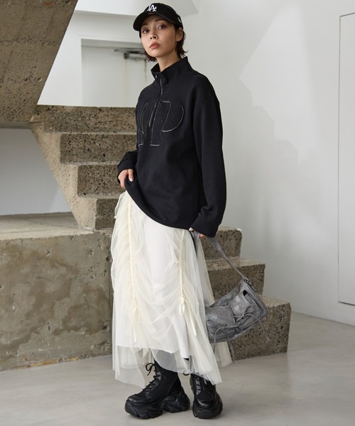 PAGEBOY(ページボーイ)の「ハーフZIPロゴスウェット(スウェット・レディース・ブルー/ブラック/ベージュ・FREE)」の4枚目の写真