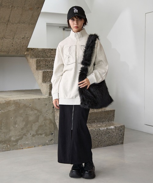 PAGEBOY(ページボーイ)の「ハーフZIPロゴスウェット(スウェット・レディース・ブルー/ブラック/ベージュ・FREE)」の11枚目の写真