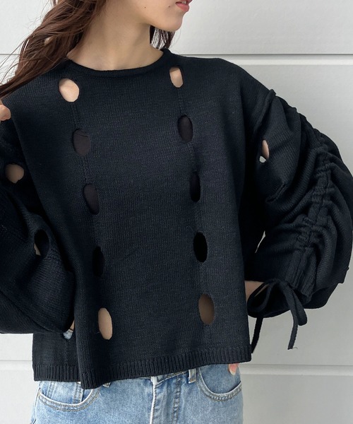 GLAMOROUS JANE(グラマラスジェーン)の「カットアウト袖シャーリングショート丈ニット(ニット/セーター・レディース・モカ/ブラック/アイボリー・FREE)」の3枚目の写真