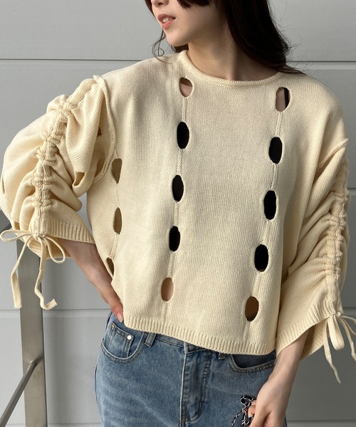 GLAMOROUS JANE(グラマラスジェーン)の「カットアウト袖シャーリングショート丈ニット(ニット/セーター・レディース・モカ/ブラック/アイボリー・FREE)」の4枚目の写真
