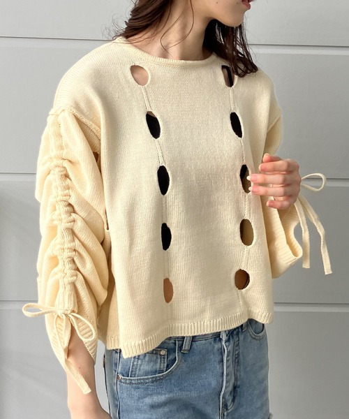 GLAMOROUS JANE(グラマラスジェーン)の「カットアウト袖シャーリングショート丈ニット(ニット/セーター・レディース・モカ/ブラック/アイボリー・FREE)」の8枚目の写真