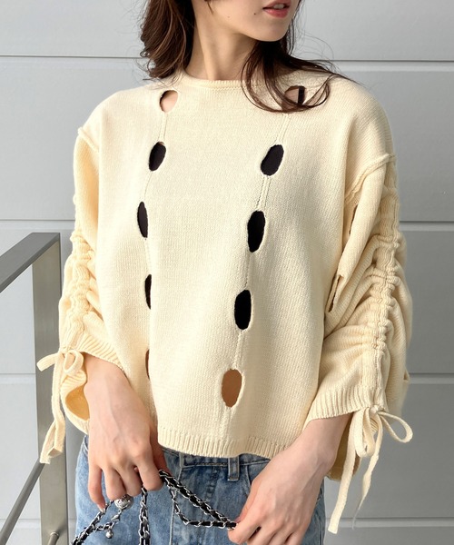 GLAMOROUS JANE(グラマラスジェーン)の「カットアウト袖シャーリングショート丈ニット(ニット/セーター・レディース・モカ/ブラック/アイボリー・FREE)」の9枚目の写真