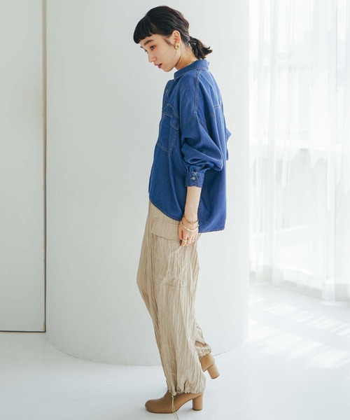 Doux archives（ドゥアルシーヴ）の「ソフトデニムオーバーシャツ（シャツ/ブラウス・レディース・ベージュ/チャコールグレー/ブルー・38）」の7枚目の写真