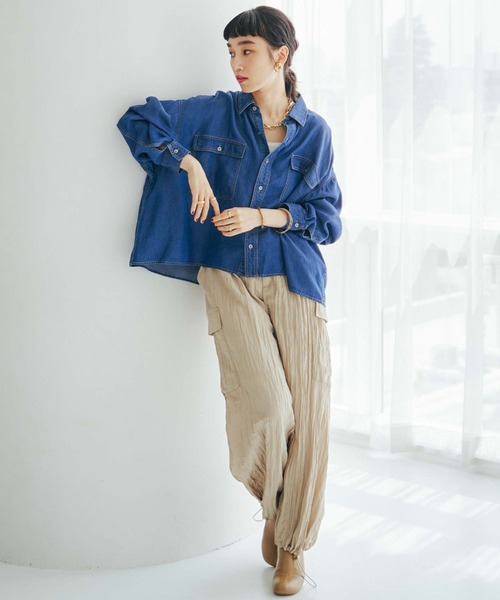 Doux archives（ドゥアルシーヴ）の「ソフトデニムオーバーシャツ（シャツ/ブラウス・レディース・ベージュ/チャコールグレー/ブルー・38）」の8枚目の写真