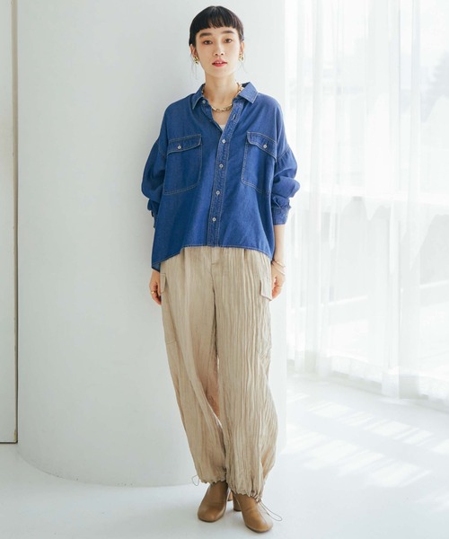 Doux archives（ドゥアルシーヴ）の「ソフトデニムオーバーシャツ（シャツ/ブラウス・レディース・ベージュ/チャコールグレー/ブルー・38）」の4枚目の写真