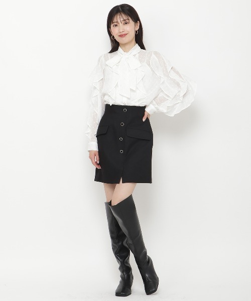 AND COUTURE(アンドクチュール)の「フラップミニスカート(スカート・レディース・ブラック/グレー/ネイビー・MEDIUM/SMALL)」の4枚目の写真