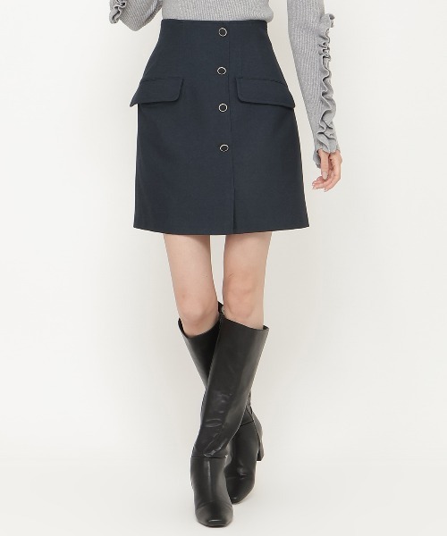AND COUTURE(アンドクチュール)の「フラップミニスカート(スカート・レディース・ブラック/グレー/ネイビー・MEDIUM/SMALL)」の11枚目の写真