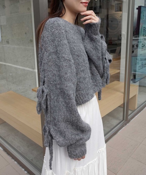 CORNERS（コーナーズ）の「袖リボン起毛シャギーショートニット（ニット/セーター・レディース・パープル/ベージュ/ブルー/グレー・M）」の6枚目の写真