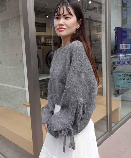 CORNERS（コーナーズ）の「袖リボン起毛シャギーショートニット（ニット/セーター・レディース・パープル/ベージュ/ブルー/グレー・M）」の9枚目の写真