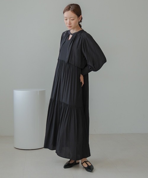 Bab(バブ)の「ケープライクティアードワンピース(ワンピース・レディース・オレンジ/ブラック/ライトグレー・M)」の20枚目の写真