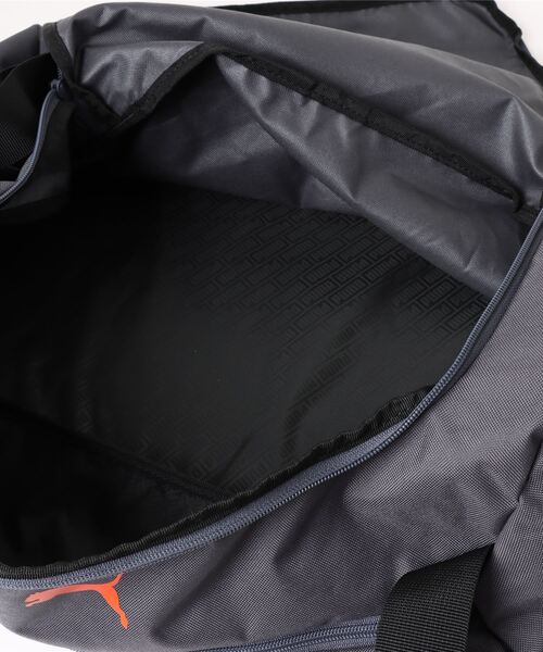 PUMA(プーマ)の「PUMA プーマ ユニセックス ファンダメンタル スポーツバッグ M 48L(ボストンバッグ・メンズ・グレー・フリー)」の4枚目の写真