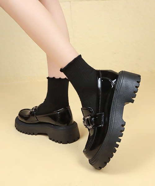 ブラック ローファー バックル付き セール】クロコ風 エナメル調 厚底 バックル付き ローファー