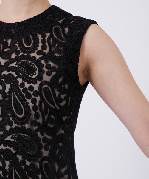 CINOH(チノ)の「【CINOH/チノ】BLACK FORMAL LACE DRESS/ブラックフォーマルレーススリーブレスワンピース/オケージョン可(ワンピース・レディース・ブラック・38/36)」の2枚目の写真