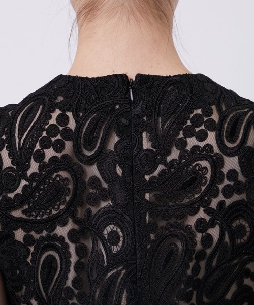 CINOH(チノ)の「【CINOH/チノ】BLACK FORMAL LACE DRESS/ブラックフォーマルレーススリーブレスワンピース/オケージョン可(ワンピース・レディース・ブラック・38/36)」の4枚目の写真