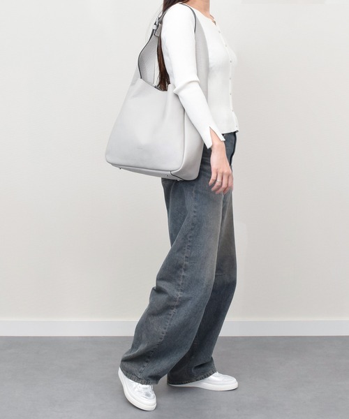 RIPANI(リパーニ)の「【RIPANI】シュリンクレザーショルダーバッグ(Q56305)(ショルダーバッグ・レディース・ホワイト/ライトグレー/ブラック・ALL)」の6枚目の写真