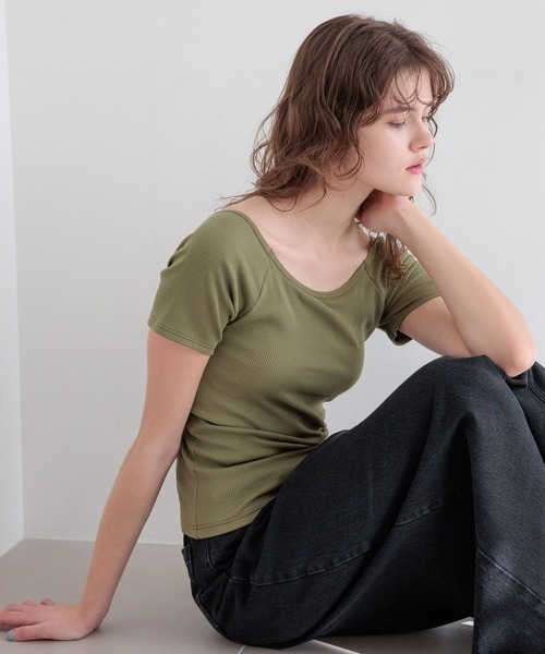 bijorie(ビジュリィ)の「【bijorie】カップ付きバックオープンTシャツ/NEW BASIC 25SS(Tシャツ/カットソー・レディース・ブラック/サックスブルー/カーキ/オフホワイト・MEDIUM/LG/LARGE)」の3枚目の写真