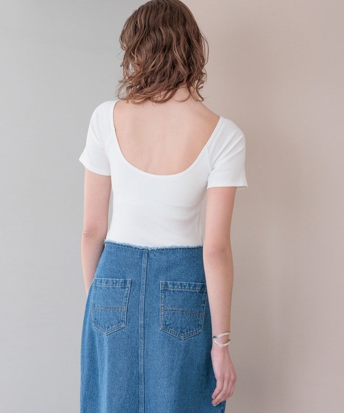 bijorie(ビジュリィ)の「【bijorie】カップ付きバックオープンTシャツ/NEW BASIC 25SS(Tシャツ/カットソー・レディース・ブラック/サックスブルー/カーキ/オフホワイト・MEDIUM/LG/LARGE)」の16枚目の写真