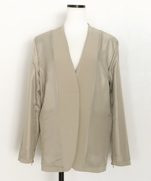 Pierrot（ピエロ）の「2wayスリーブノーカラージャケット（ノーカラージャケット・レディース・グレイッシュベージュ/ブラック/ネイビー・L/M/S）」の7枚目の写真