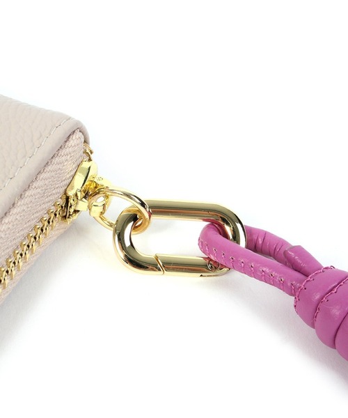 Beau're（ヴュレ）の「【BEAURE】カウレザー ハンドストラップ付きバイカラーラウンドミニウォレット B-24096（財布・レディース・ブラック/シルバー/ゴールド/アイボリー/グレイッシュベージュ/ライトピンク/イエロー/パープル/ブルー・FREE）」の20枚目の写真