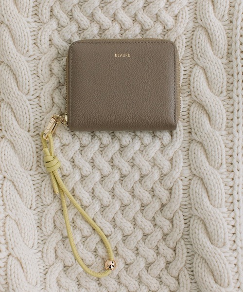 Beau're（ヴュレ）の「【BEAURE】カウレザー ハンドストラップ付きバイカラーラウンドミニウォレット B-24096（財布・レディース・ブラック/シルバー/ゴールド/アイボリー/グレイッシュベージュ/ライトピンク/イエロー/パープル/ブルー・FREE）」の12枚目の写真