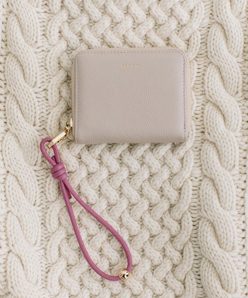 Beau're（ヴュレ）の「【BEAURE】カウレザー ハンドストラップ付きバイカラーラウンドミニウォレット B-24096（財布・レディース・ブラック/シルバー/ゴールド/アイボリー/グレイッシュベージュ/ライトピンク/イエロー/パープル/ブルー・FREE）」の14枚目の写真