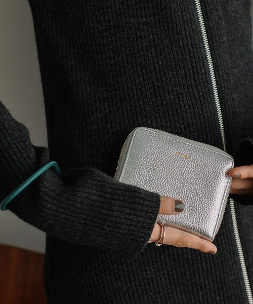 Beau're（ヴュレ）の「【BEAURE】カウレザー ハンドストラップ付きバイカラーラウンドミニウォレット B-24096（財布・レディース・ブラック/シルバー/ゴールド/アイボリー/グレイッシュベージュ/ライトピンク/イエロー/パープル/ブルー・FREE）」の18枚目の写真