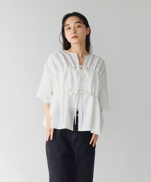 EMMEL REFINES(エメルリファインズ)の「<EMMEL REFINES>EM カラミタンブラー リボンギャザー ブラウス(シャツ/ブラウス・レディース・ホワイト/ブラック/ライトブルー・FREE)」の2枚目の写真
