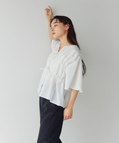 EMMEL REFINES(エメルリファインズ)の「<EMMEL REFINES>EM カラミタンブラー リボンギャザー ブラウス(シャツ/ブラウス・レディース・ホワイト/ブラック/ライトブルー・FREE)」の11枚目の写真