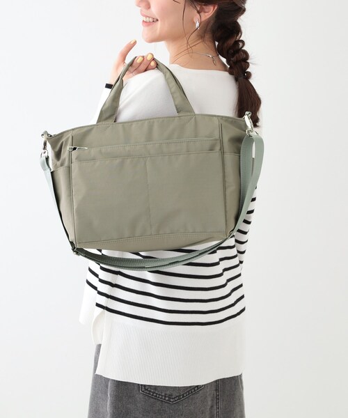 SHOO・LA・RUE（シューラルー）の「【撥水／2WAY】12ポケットトートバッグ【キャリーオン】（トートバッグ・レディース・グレー/アイボリー/ブラック・00）」の3枚目の写真