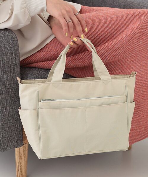SHOO・LA・RUE（シューラルー）の「【撥水／2WAY】12ポケットトートバッグ【キャリーオン】（トートバッグ・レディース・グレー/アイボリー/ブラック・00）」の2枚目の写真