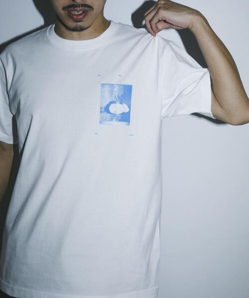 URBAN RESEARCH(アーバンリサーチ)の「BLANKMAG YOU AND I ARE EARTH SSTee(Tシャツ/カットソー・メンズ・スミクロ/ホワイト・X-LARGE/LARGE/MEDIUM)」の2枚目の写真