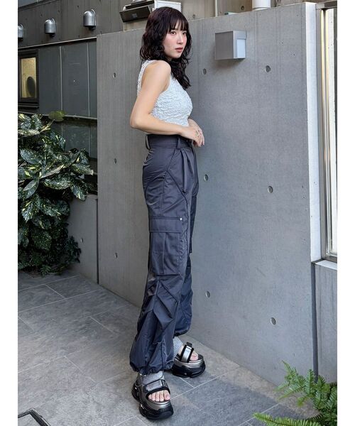 MURUA(ムルーア) シャーリングカーゴパンツ ブラック MURUA（ムルーア）の「ラインカーゴパンツ（カーゴパンツ）」 - WEAR