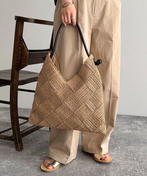 fredy emue（フレディエミュ）の「ペーパー格子編みワンハンドルバッグ（かごバッグ・レディース・ベージュ/グレー・FREE）」の21枚目の写真