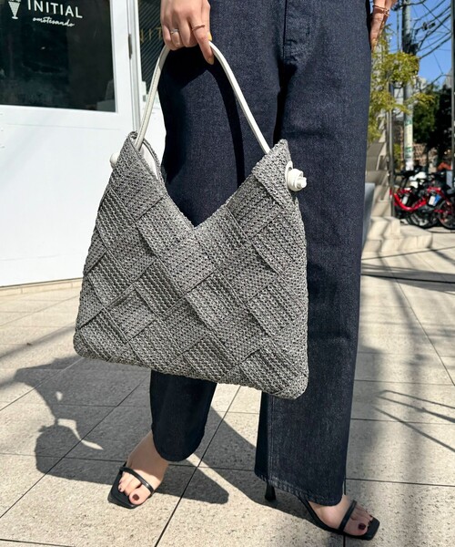 fredy emue（フレディエミュ）の「ペーパー格子編みワンハンドルバッグ（かごバッグ・レディース・ベージュ/グレー・FREE）」の17枚目の写真