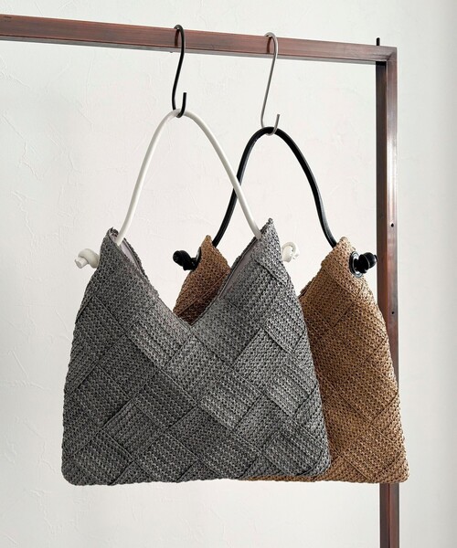 fredy emue（フレディエミュ）の「ペーパー格子編みワンハンドルバッグ（かごバッグ・レディース・ベージュ/グレー・FREE）」の16枚目の写真