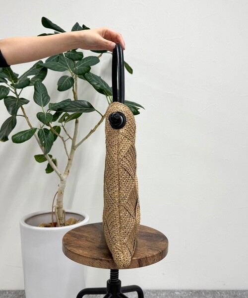 fredy emue（フレディエミュ）の「ペーパー格子編みワンハンドルバッグ（かごバッグ・レディース・ベージュ/グレー・FREE）」の13枚目の写真