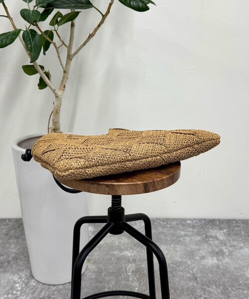 fredy emue（フレディエミュ）の「ペーパー格子編みワンハンドルバッグ（かごバッグ・レディース・ベージュ/グレー・FREE）」の10枚目の写真