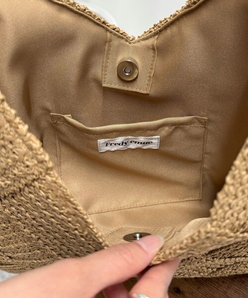 fredy emue（フレディエミュ）の「ペーパー格子編みワンハンドルバッグ（かごバッグ・レディース・ベージュ/グレー・FREE）」の8枚目の写真