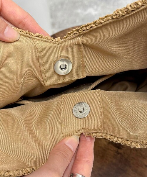 fredy emue（フレディエミュ）の「ペーパー格子編みワンハンドルバッグ（かごバッグ・レディース・ベージュ/グレー・FREE）」の7枚目の写真