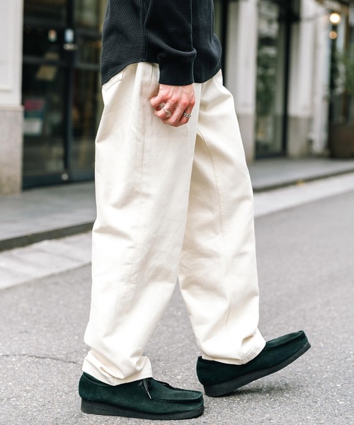 Rocky Monroe（ロッキーモンロー）の「ルーズシルエットワイドデニムパンツ（デニムパンツ・メンズ・ケミカルウォッシュ/ブルー/ダークブラック/ライトブラック/ワンウォッシュ/ブラック/オフホワイト・M/L/XL）」の2枚目の写真