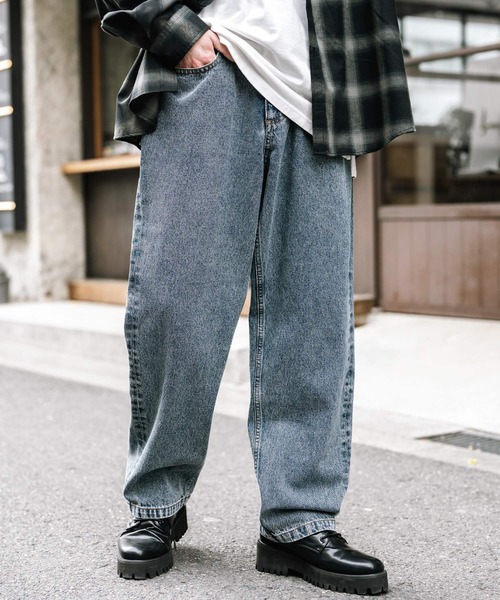 Rocky Monroe（ロッキーモンロー）の「ルーズシルエットワイドデニムパンツ（デニムパンツ・メンズ・ケミカルウォッシュ/ブルー/ダークブラック/ライトブラック/ワンウォッシュ/ブラック/オフホワイト・M/L/XL）」の7枚目の写真